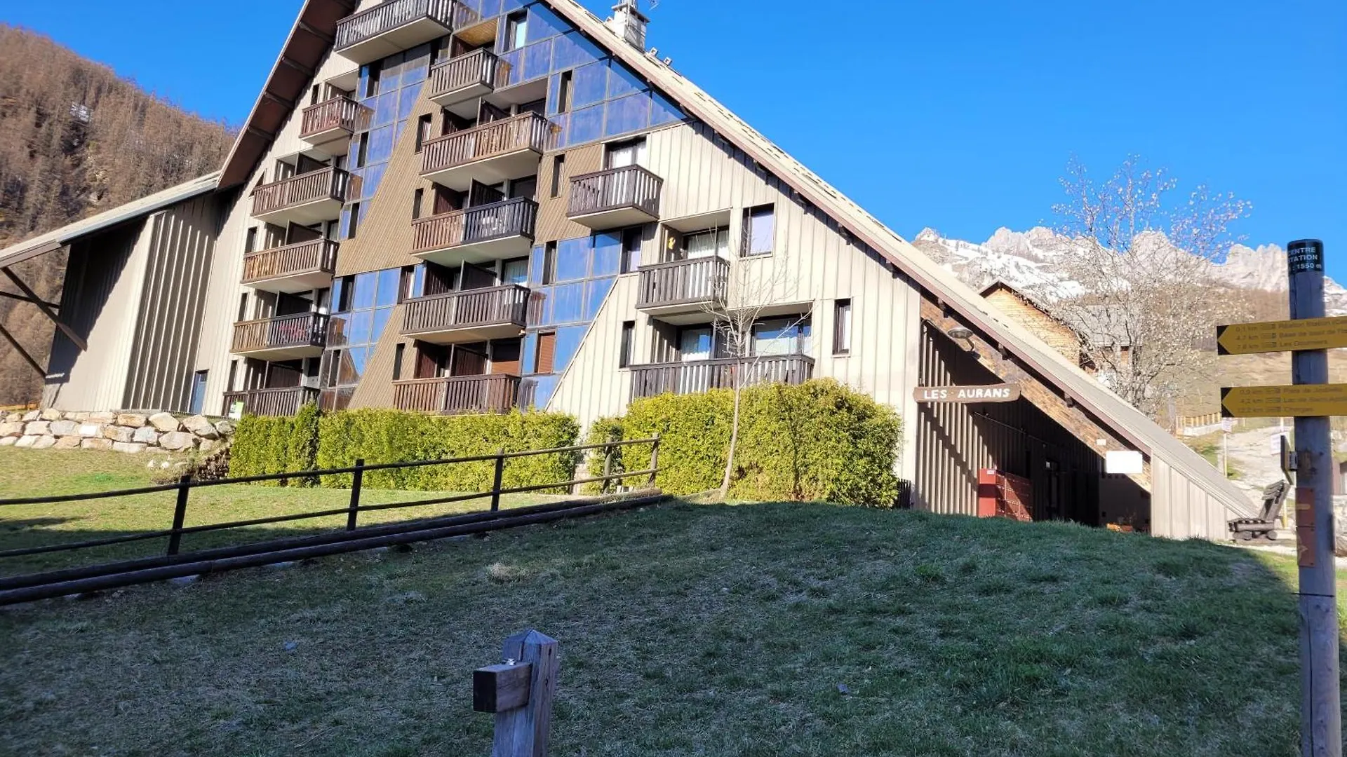 Appartement Reallon 5 Personnes En Rez De Jardin צרפת