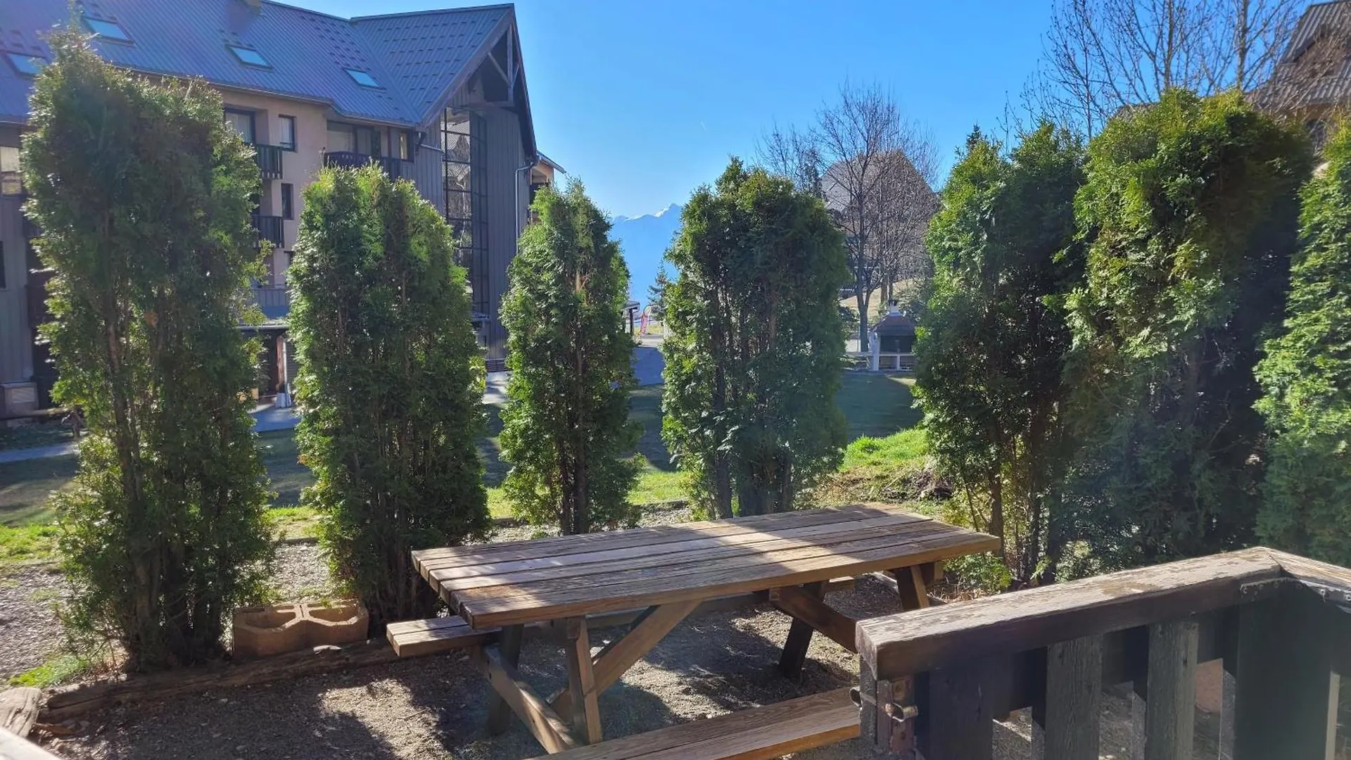 Appartement Reallon 5 Personnes En Rez De Jardin 0*,  צרפת